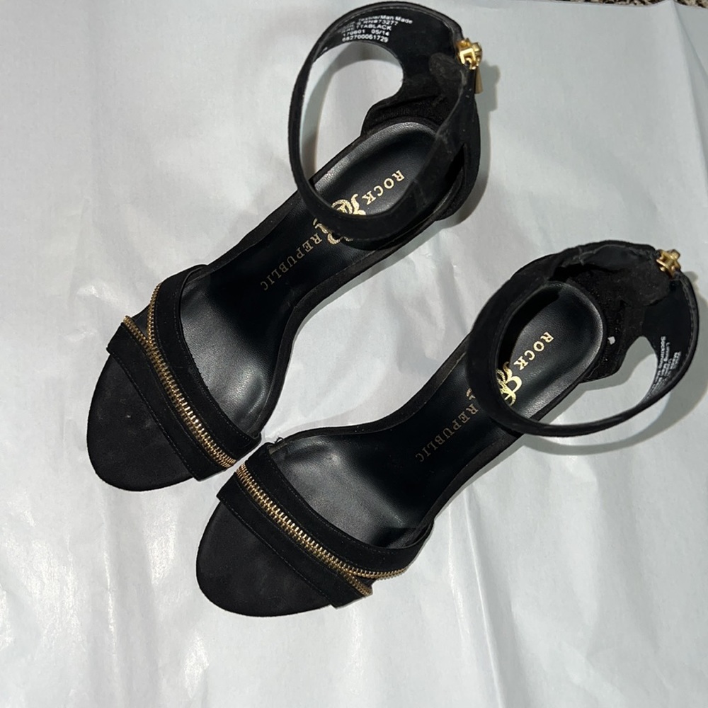 Rock & Republic US 7 black and gold heels with zipper details. Gently used. - Picture 4 of 15